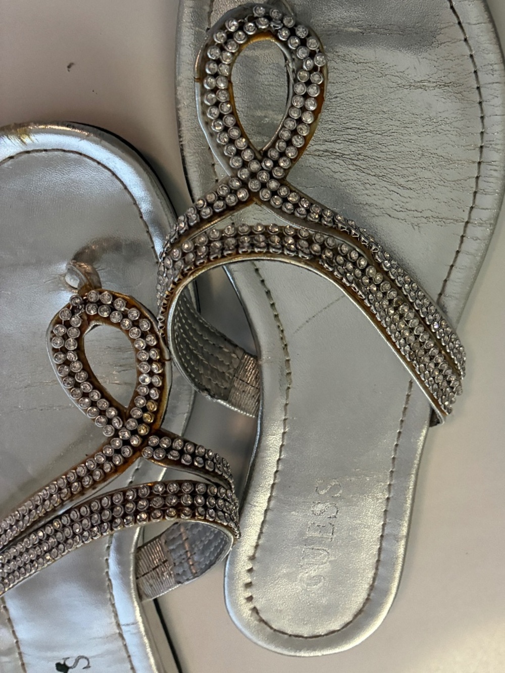 WOMEN GLITZY GUESS SILVER SANDALS